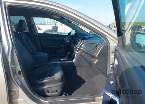 2016 Toyota Camry Xle z USA, uszkodzony, nr VIN 4T4BF1FK3GR577678